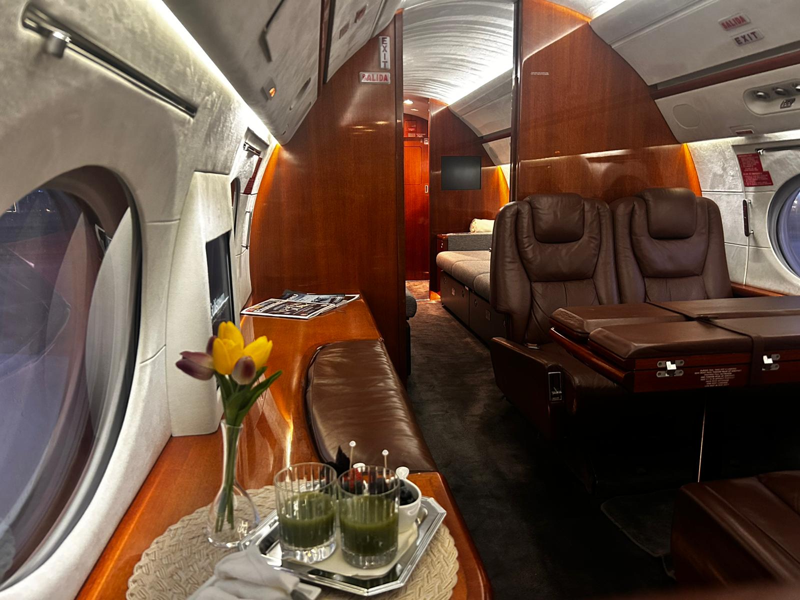 Gulfstream G-IV cabin lounge and seating