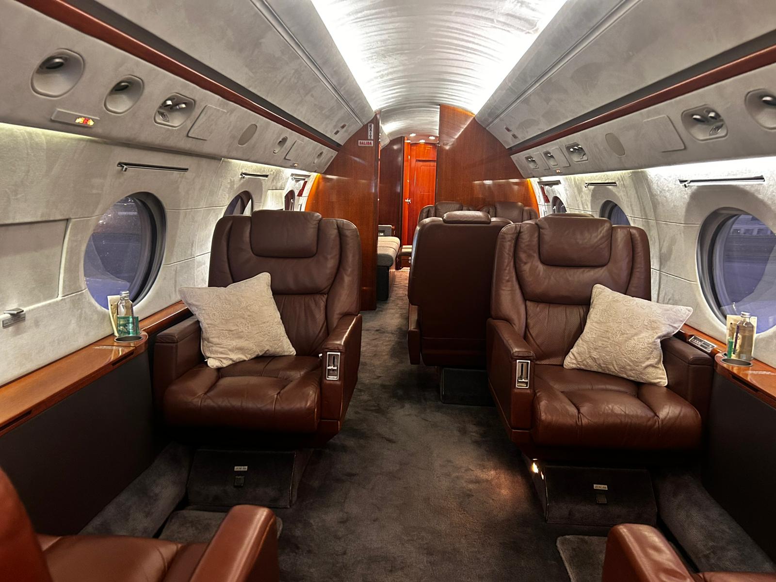 Gulfstream G-IV cabin with leather VIP seats